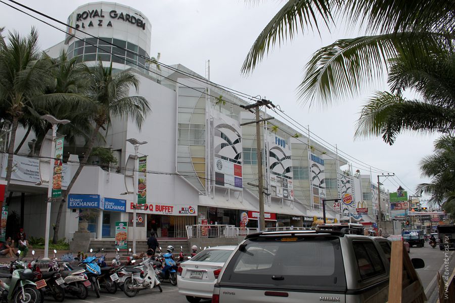 Pattaya Beach Road, Road Garden Plaza