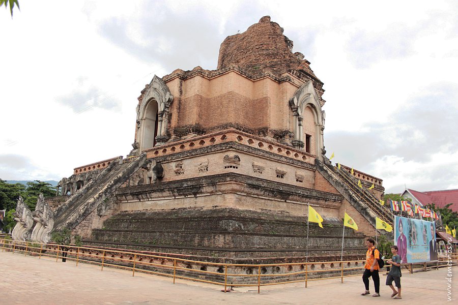 Храм Ват Чеди Луанг Wat Chedi Luang в Чианг Мае