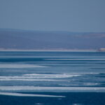 остров Речной и весенний лед в Амурском заливе